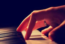 雷竞技：[棋牌]张越然走进滨和小学 带学生“弈”起探索围棋世界.